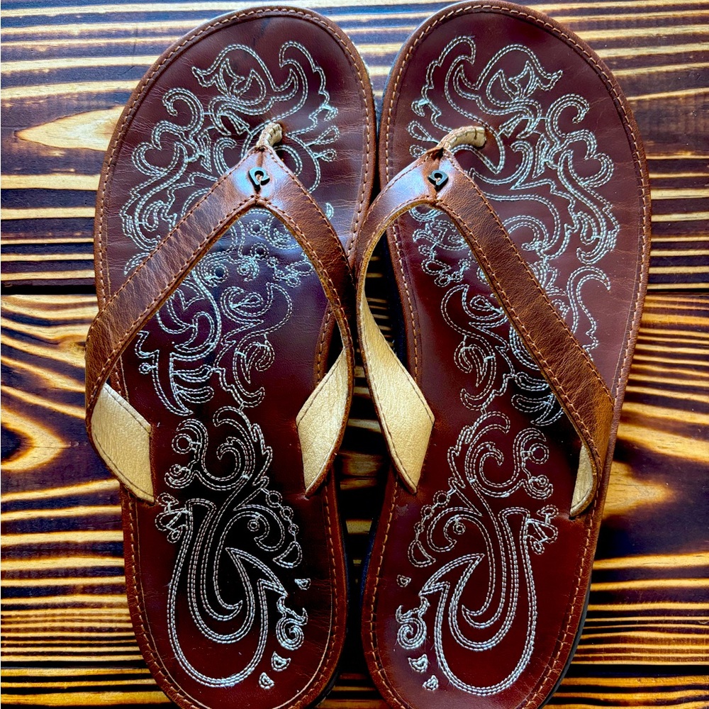Olukai Paniolo leather sandals size 8